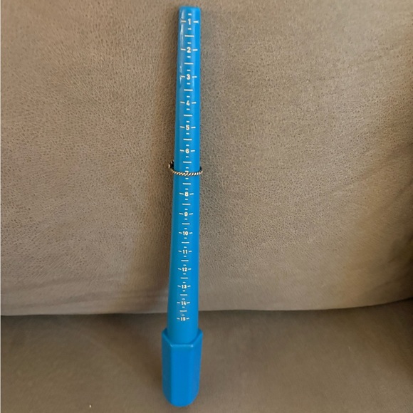 GUC twisted silver tone ring. Size 7 - Picture 8 of 9